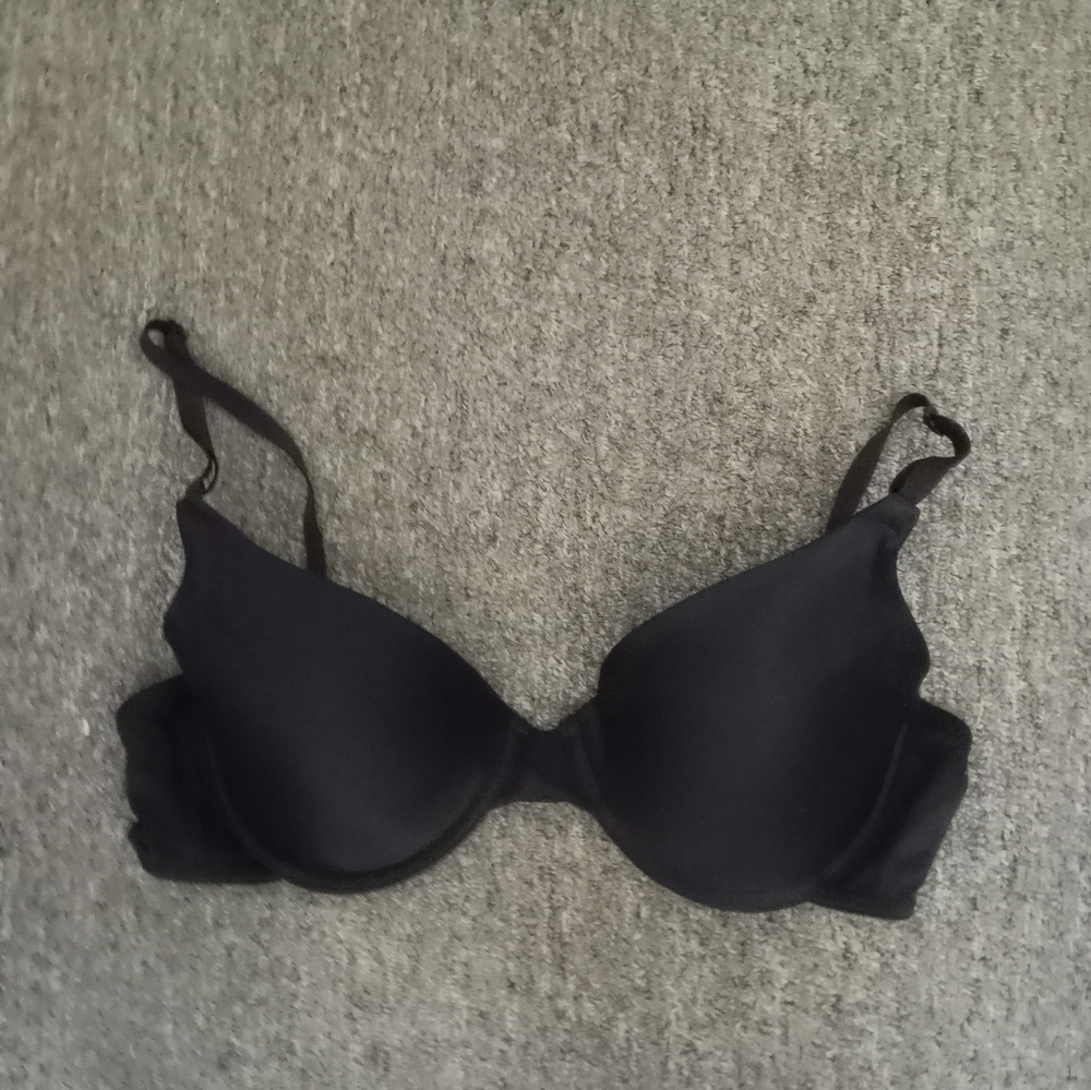 Maidenform black t shirt bra size 38C